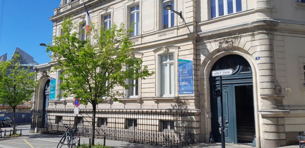 CONTACTS ET INFORMATIONS PRATIQUES visual data 8